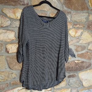 100% Linen Adrienne Vittadini Navy and White Striped Long Sleeve Top